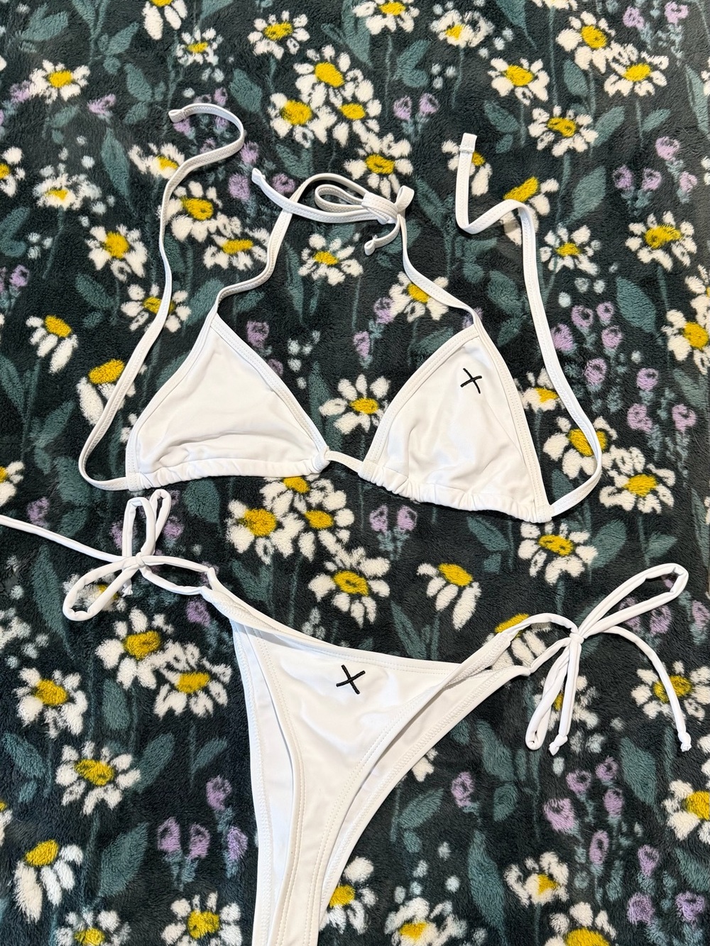 Boutine LA white Bikini Set - Picture 2 of 8